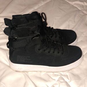 Nike Air Force 1 SF Mids